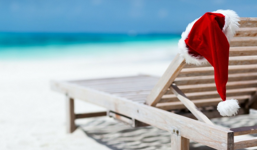Santa-hat-on-chaise-lounge-on-beach Santa-hat-on-chaise-lounge-on-beach